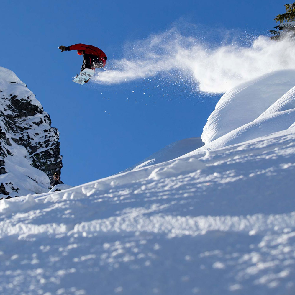 Snowboard Jones Flagship